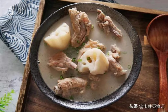 本以為賈靜雯女兒夠美了,但看到趙薇9歲女兒,顏值和氣質絕了,網友瞬間淪陷!