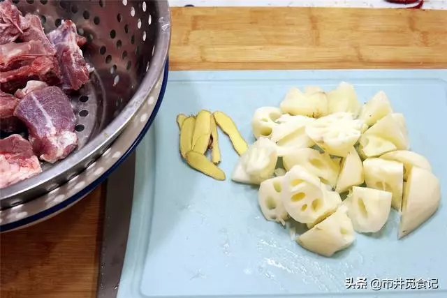 本以為賈靜雯女兒夠美了,但看到趙薇9歲女兒,顏值和氣質絕了,網友瞬間淪陷!