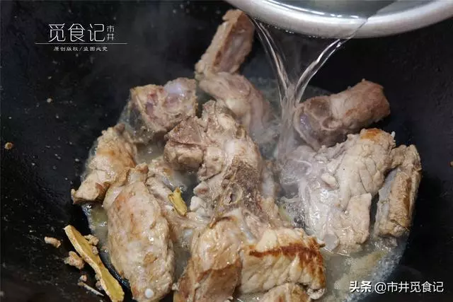 本以為賈靜雯女兒夠美了,但看到趙薇9歲女兒,顏值和氣質絕了,網友瞬間淪陷!