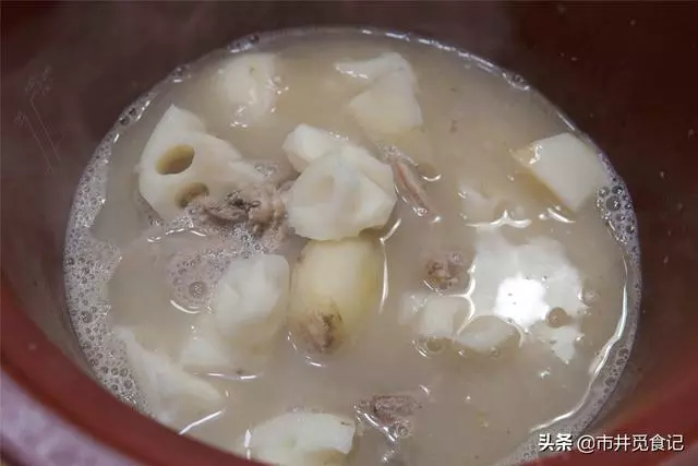 本以為賈靜雯女兒夠美了,但看到趙薇9歲女兒,顏值和氣質絕了,網友瞬間淪陷!