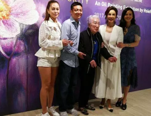 曝63歲謝玲玲近照,曾因王祖賢婚姻破裂,92歲前婆婆特意為她慶生