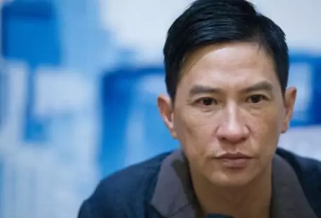 56億家產全部捐出, 有6輛豪車卻從不炫富 但為何他終生不與成龍合作