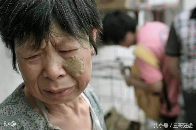「嫁出去的女兒,潑出去的水,」難道女兒就不能養老嗎?