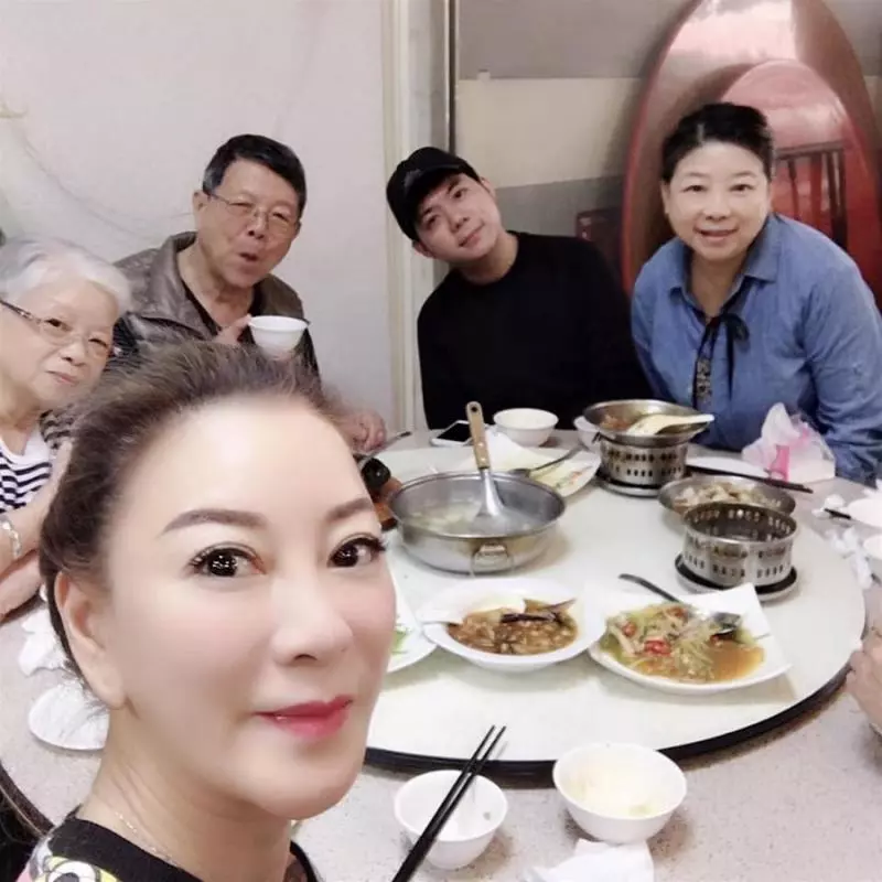 成名不忘本!楊繡惠為親自照顧父母,與兩老「同住40年」!牢記「父親叮嚀」不忘初心