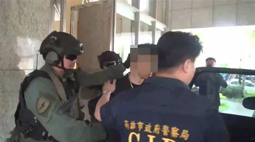 逮捕畫面曝光!連千毅狼狽趴地遭壓制
