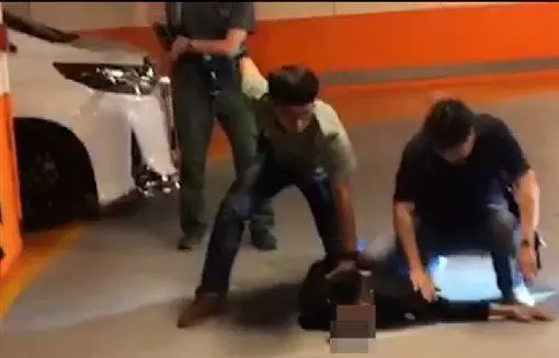 逮捕畫面曝光!連千毅狼狽趴地遭壓制