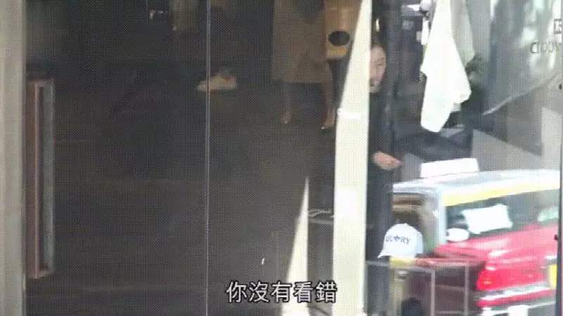 張柏芝店內招待客人畫面曝光,態度熱情帶笑送客服務一流
