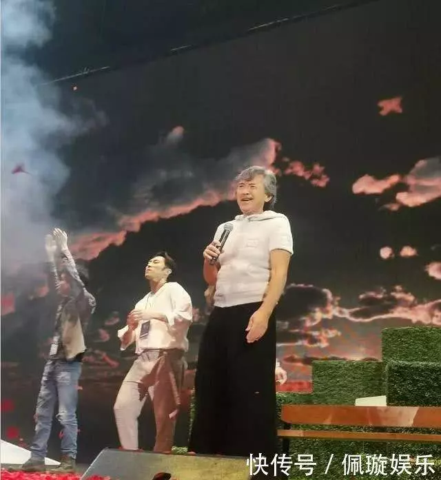 71歲林子祥和58歲葉倩文近照,一個頭髮花白,一個滿臉皺紋!