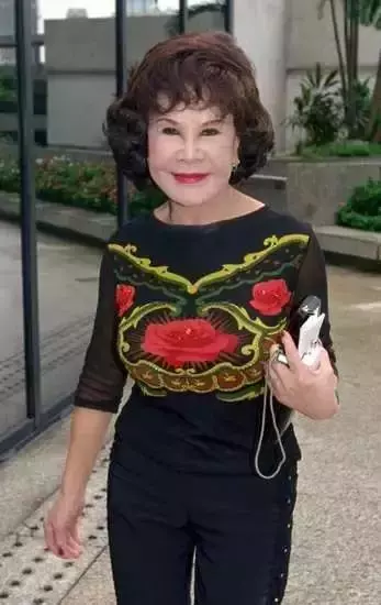 「當小三生6子」70歲仍無名分兒女疏遠,整型上癮「素顏嚇跑小偷」如今83歲遇真愛!