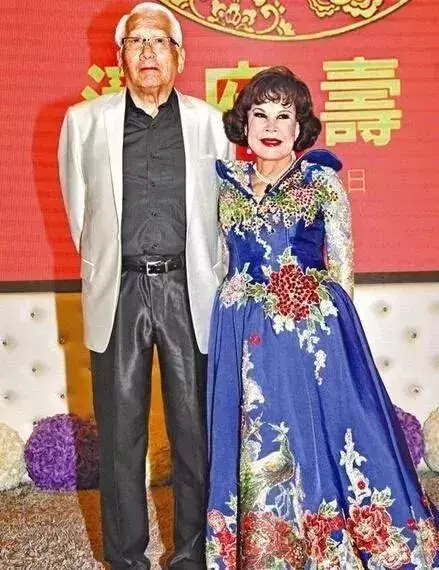 「當小三生6子」70歲仍無名分兒女疏遠,整型上癮「素顏嚇跑小偷」如今83歲遇真愛!