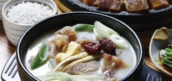 膝骨關節炎的人,一周吃1回,補關節、活血脈,膝蓋年輕腿腳好,中醫精髓一定收好