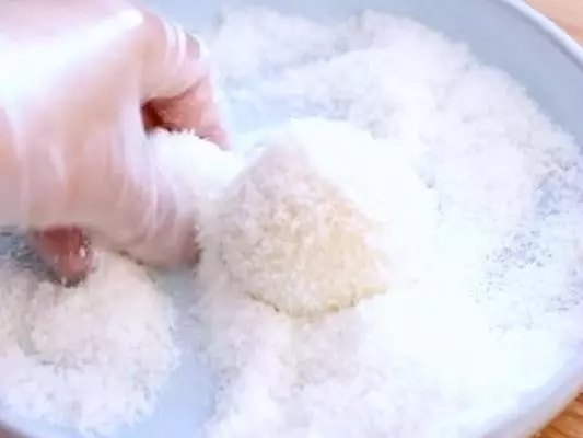 百吃不厭的芒果糯米糍,簡單3步就做好,Q彈香甜,用牛奶做更加美味
