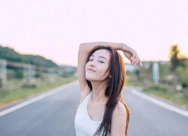 心理測試:四個背影選出一個最美的,測出你會留給男人什麼印象!