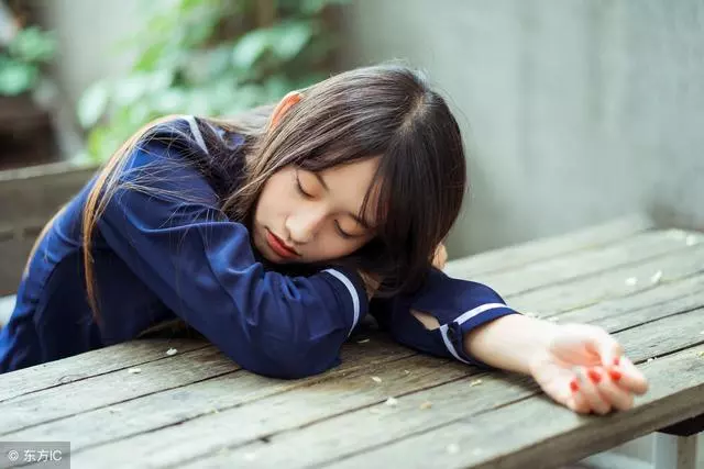 心理測試:四個背影選出一個最美的,測出你會留給男人什麼印象!