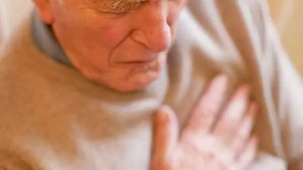 沈玉琳手指一露,被醫生斷言「時間剩不多」…含淚把妻女托給友人顧!