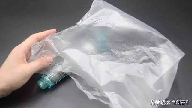 把牙膏擠到淋浴噴頭上,居然有這個妙用,家家戶戶都需要!超實用!