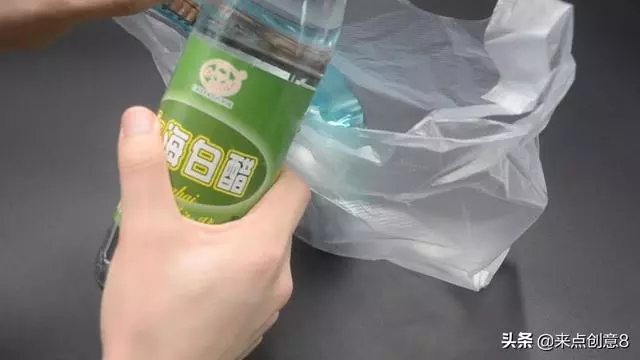 把牙膏擠到淋浴噴頭上,居然有這個妙用,家家戶戶都需要!超實用!