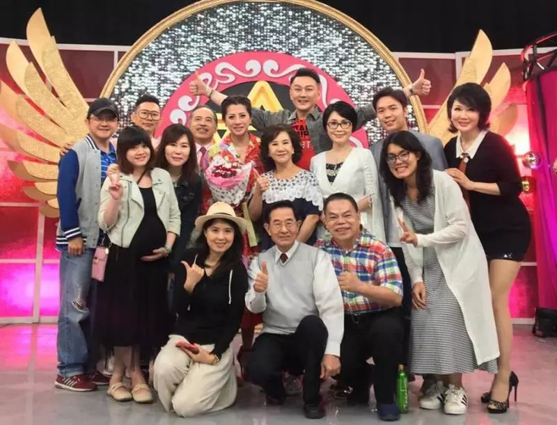 何篤霖曝好友狀況!赴加拿大探望郭靜純「氣色變超好」,家中有「大房大院」享受家庭生活~~