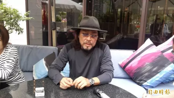 一集節目賺60萬!張菲私下超節儉「鞋子穿破也不丟」,退休後「晉級變指揮官」:人不能沒事做!