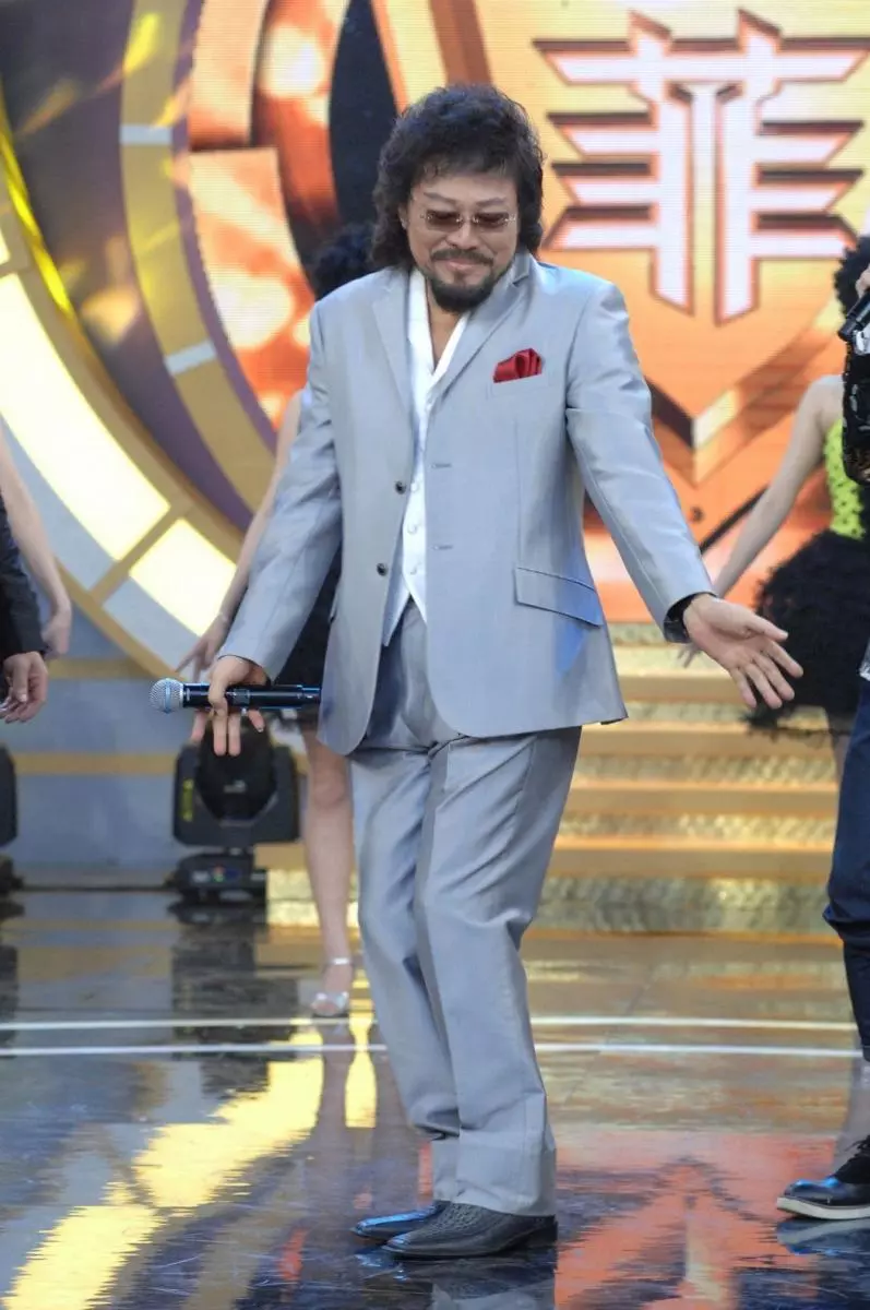 一集節目賺60萬!張菲私下超節儉「鞋子穿破也不丟」,退休後「晉級變指揮官」:人不能沒事做!