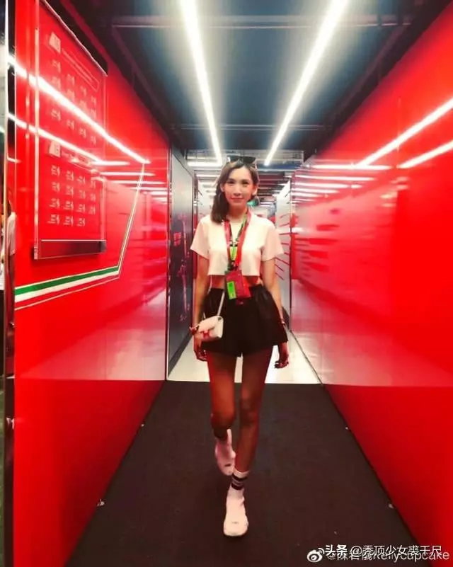 林志穎嬌妻陳若儀現身新加坡,身材高挑大長腿,網友:太像林志玲!