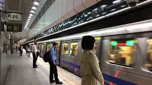 捷運正妹靠手上好害羞…站起來才發現「屁股已濕」!