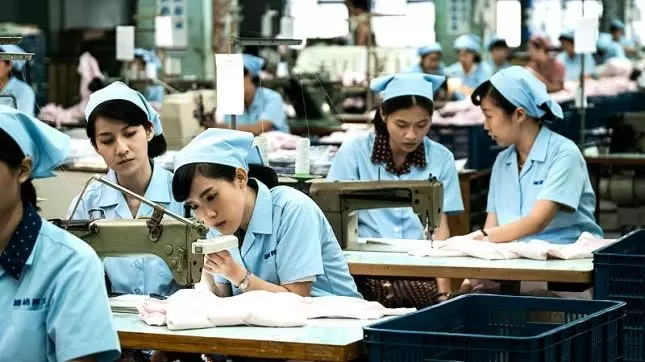 時代在退步?他找到媽媽「28年前紡織女工薪資袋」,一看到「超誇張月薪數字」網驚:打趴一票上班族 !