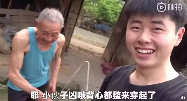 24歲男孩「隱居鄉村種田養雞」陪外公生活!祖孫天天「攜手唱歌做飯」享受日常:其實大家也做得到~~