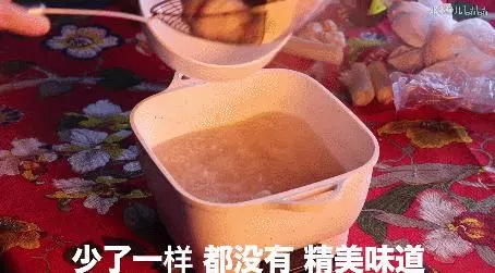 24歲男孩「隱居鄉村種田養雞」陪外公生活!祖孫天天「攜手唱歌做飯」享受日常:其實大家也做得到~~