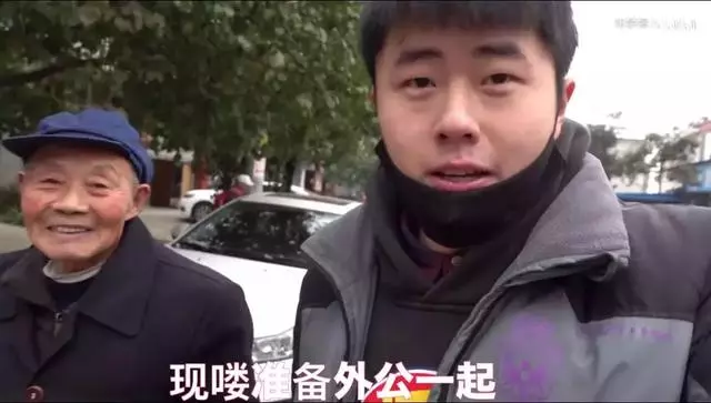 24歲男孩「隱居鄉村種田養雞」陪外公生活!祖孫天天「攜手唱歌做飯」享受日常:其實大家也做得到~~
