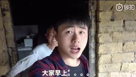 24歲男孩「隱居鄉村種田養雞」陪外公生活!祖孫天天「攜手唱歌做飯」享受日常:其實大家也做得到~~