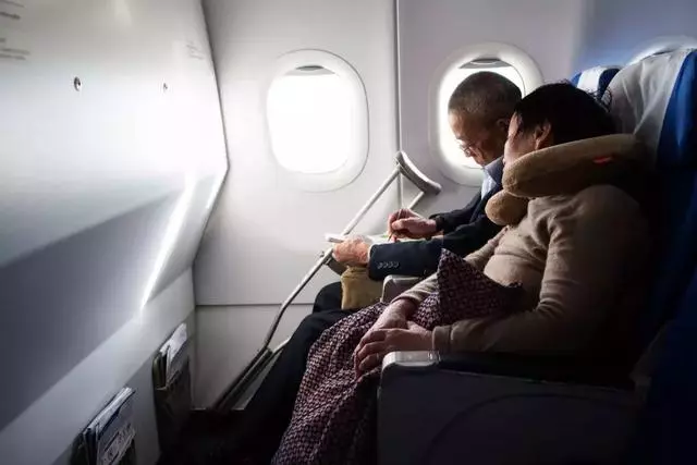 重生之旅!帶70歲重症父「花88天走完最後旅程」,病情意外好轉「補求婚」盼再陪老伴70年!