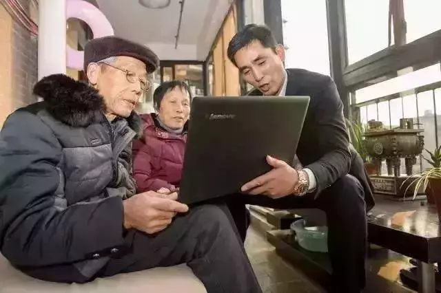 重生之旅!帶70歲重症父「花88天走完最後旅程」,病情意外好轉「補求婚」盼再陪老伴70年!