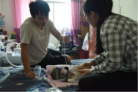 半歲嬰兒患罕見病 家變PICU病房 一天搶救十幾次