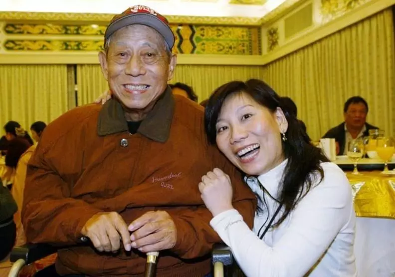 郎祖筠曝「帶失智父參觀安養院」被問:妳不要我了?把爸爸接回照顧「整晚睡不好覺」心力憔悴~~