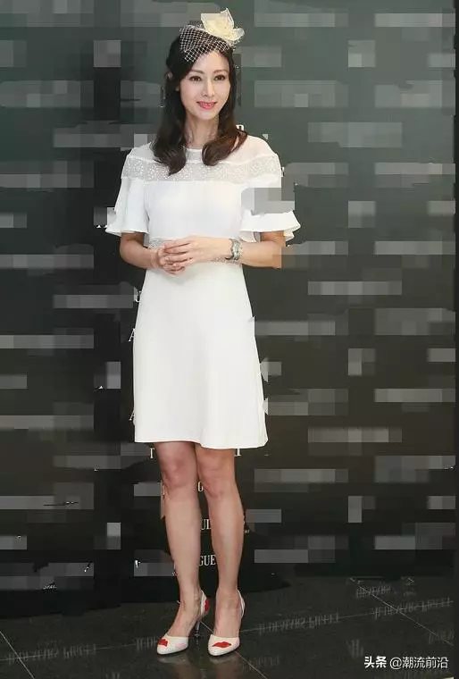李嘉欣這種穿法真大膽!腰間無一絲贅肉,49歲的年齡,19歲的身材