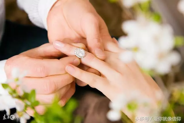 為孩子和前夫復婚,簽字前聽到他們的對話,竟然是他媽中風癱瘓需要人照顧