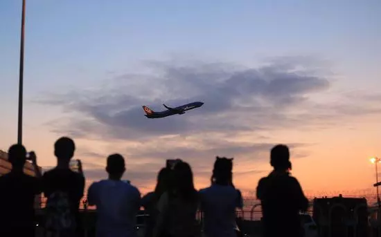 最後一架飛機起飛後 中國首座機場正式關閉(圖)