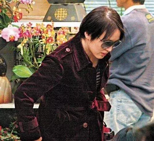 55歲陳秀雯帶兒還夫債十年,跟親妹反目,8年後近照曝光已離婚不做賢妻,網友:早該如此!