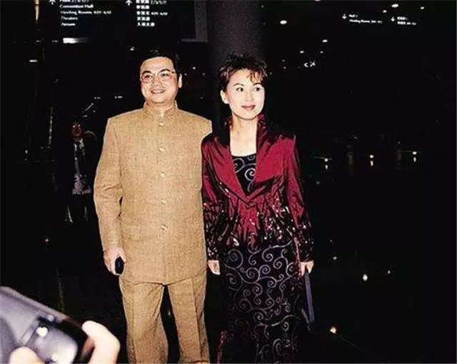 55歲陳秀雯帶兒還夫債十年,跟親妹反目,8年後近照曝光已離婚不做賢妻,網友:早該如此!