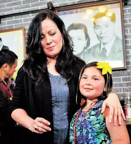 李小龍兒兒照片曝光,兒子28歲已經離世,女兒已經50歲美貌動人!