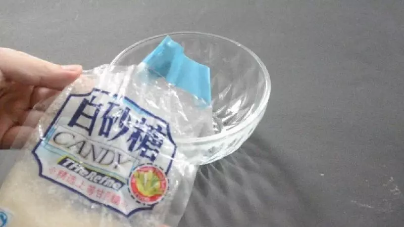 晚上不用點蚊香了!床下放一個「易拉罐」,一整晚都不會有蚊子來咬你!
