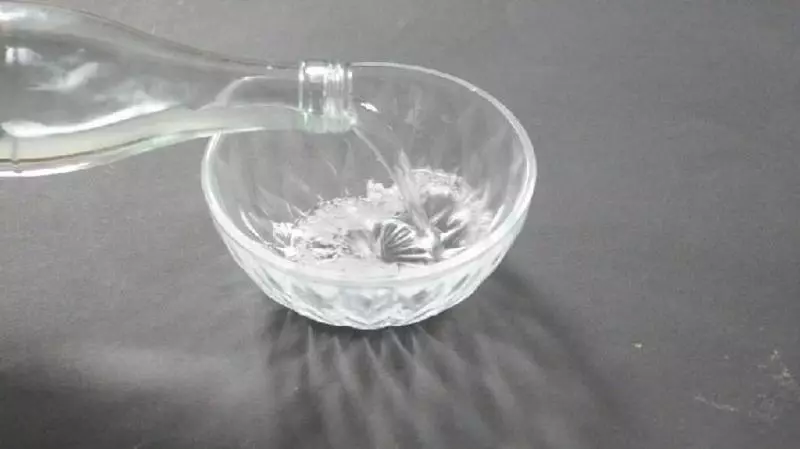 晚上不用點蚊香了!床下放一個「易拉罐」,一整晚都不會有蚊子來咬你!
