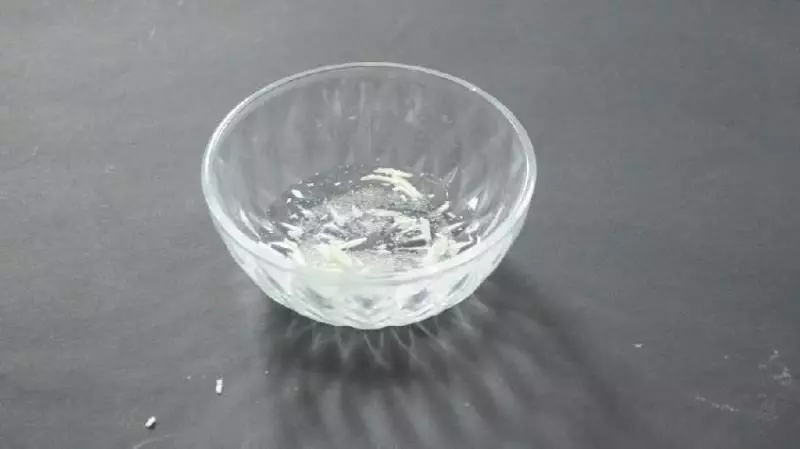 晚上不用點蚊香了!床下放一個「易拉罐」,一整晚都不會有蚊子來咬你!