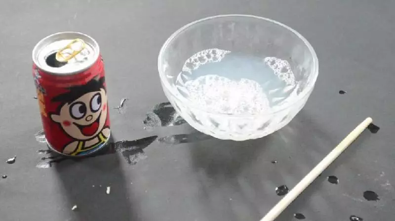 晚上不用點蚊香了!床下放一個「易拉罐」,一整晚都不會有蚊子來咬你!