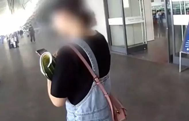 孫子寫作業被罵!奶奶好心疼「隔天帶孫子翹課」,媽媽急哭「一看監視器畫面」網哭:想念我奶奶了~~
