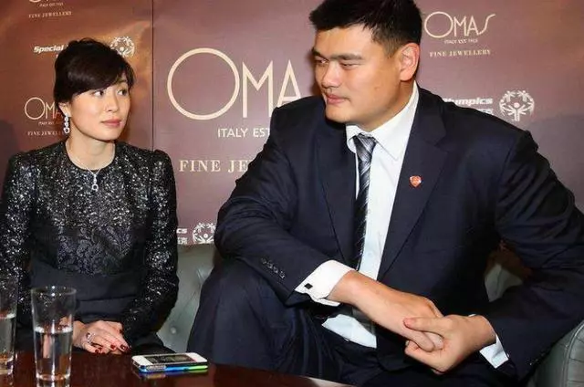 姚明夫人葉莉大膽爆料,和400斤姚明的私生活,姚明尷尬極了!