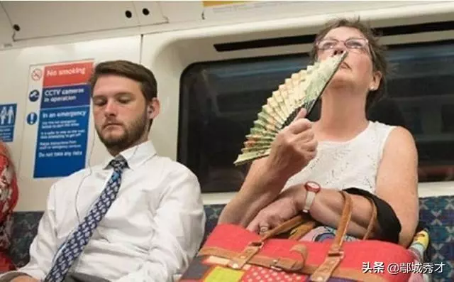 英國地鐵沒有空調,無意帶火了中國紙扇,讓人哭笑不得