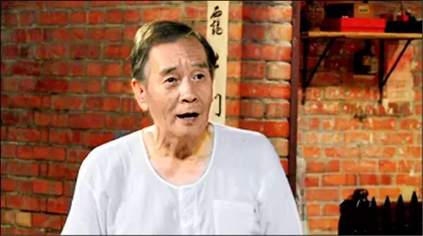 73歲台語小生爆「失智失禁」流落街頭尋親,「與女兒不和10年」獨居安養院晚景淒涼!