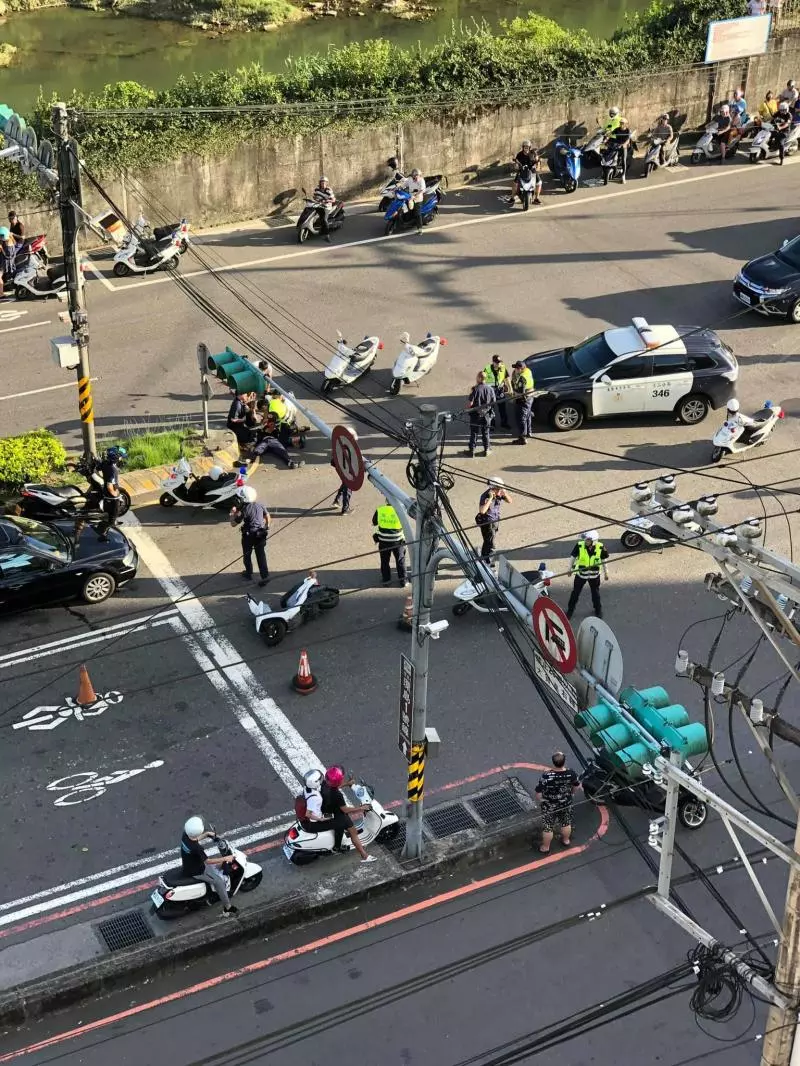 才剛拍完婚紗!勇警一路從汐止➙基隆追酒駕騎士不慎撞安全島殉職 同仁淚:任務結束了!